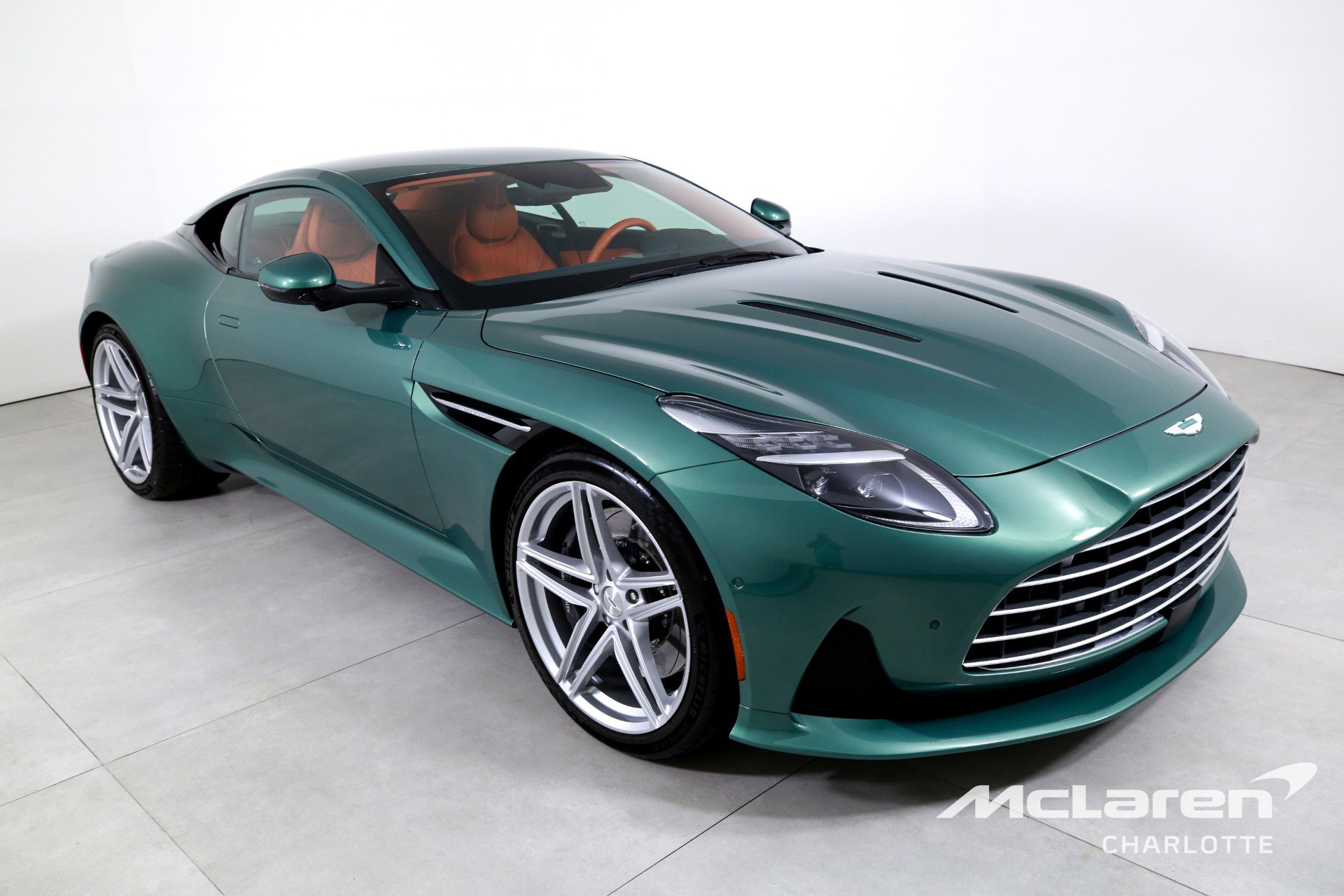 Used 2024 Aston Martin DB12 V8 image 3