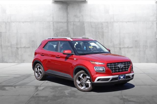 Used 2025 Hyundai Venue SEL FWD image 2