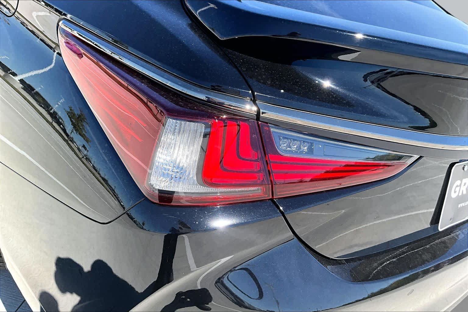 Used 2024 Lexus ES 350 F Sport w/ Accessory Package (Z2) FWD image 27