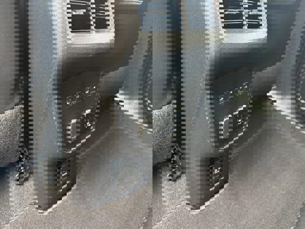 Used 2018 Chevrolet Equinox Premier image 8