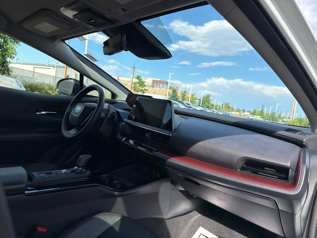Used 2025 Toyota Prius Plug-In Hybrid FWD image 11