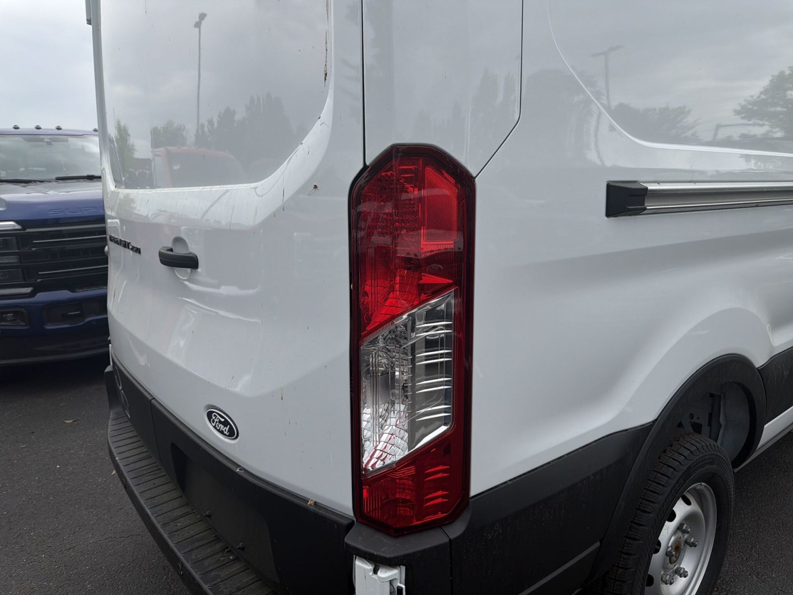 New 2026 Ford Transit 250 148 Medium Roof w/ Load Area Protection Package RWD image 19