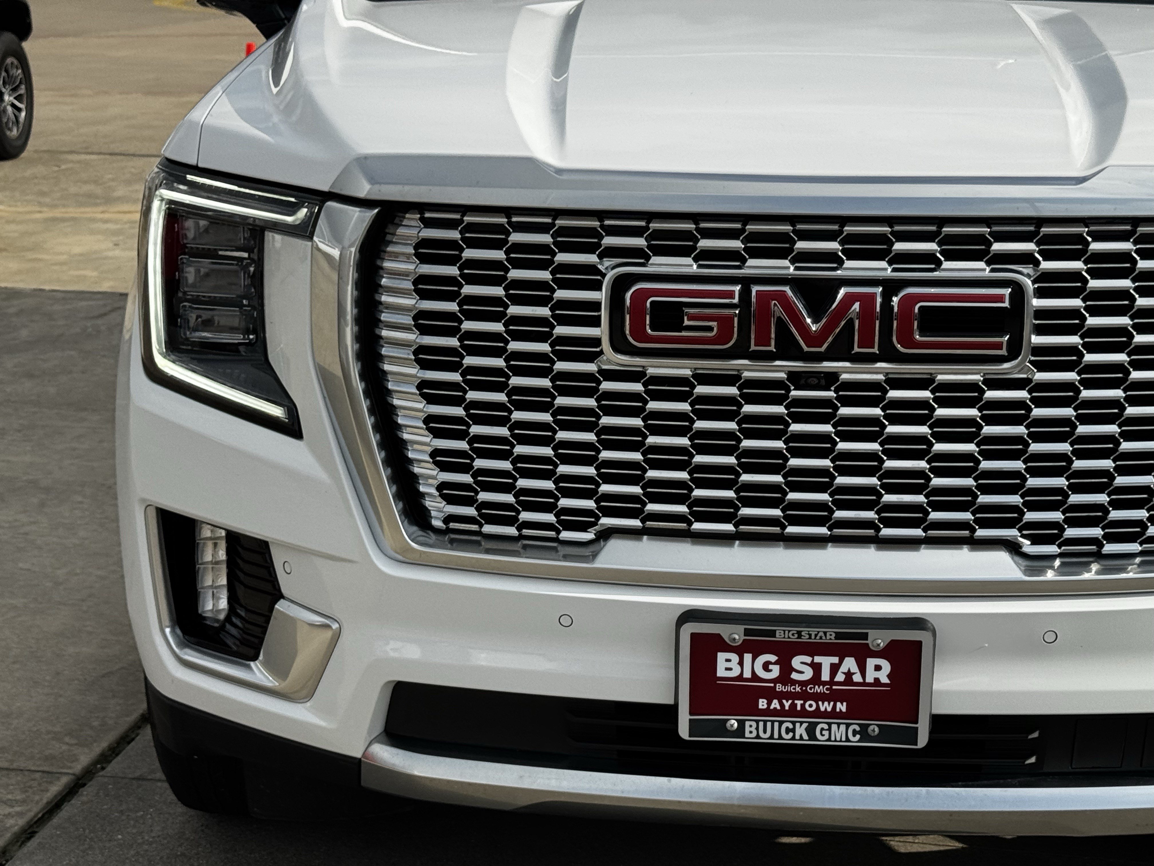 Used 2024 GMC Yukon XL Denali AWD/4WD image 6