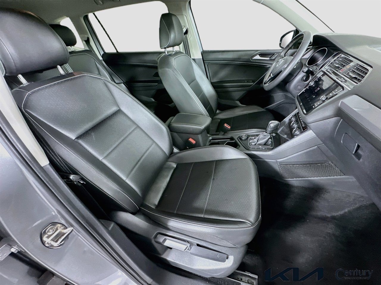 Used 2021 Volkswagen Tiguan SE AWD/4WD image 27
