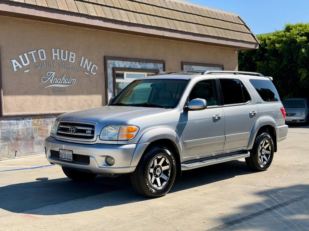Used 2004 Toyota Sequoia Limited RWD image 1