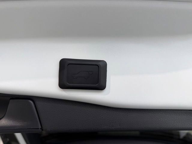 New 2025 Toyota RAV4 XLE image 40