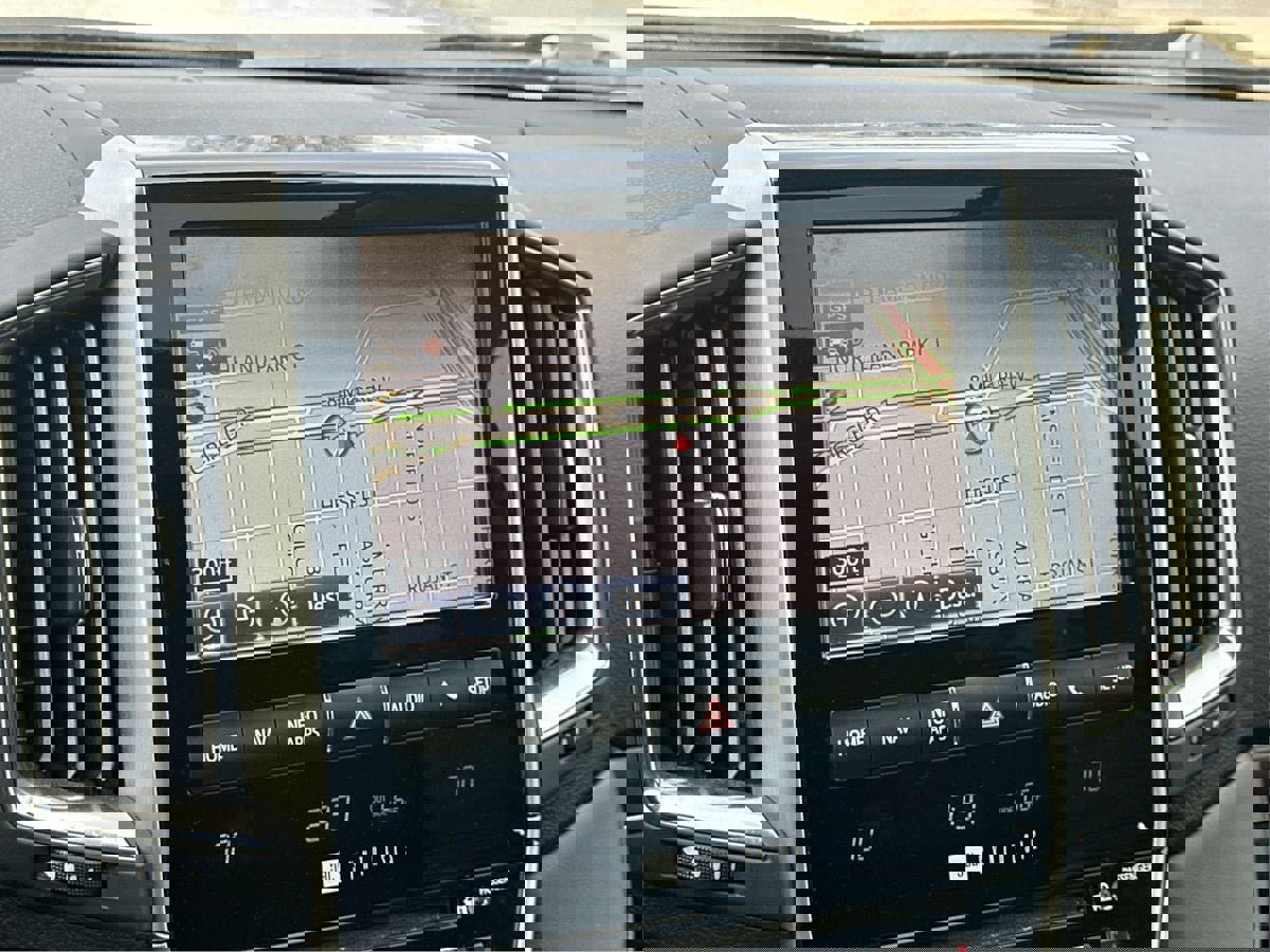 Used 2018 Toyota Land Cruiser image 40