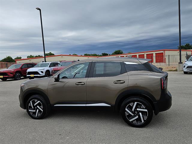 Used 2025 Nissan Kicks SV FWD image 2