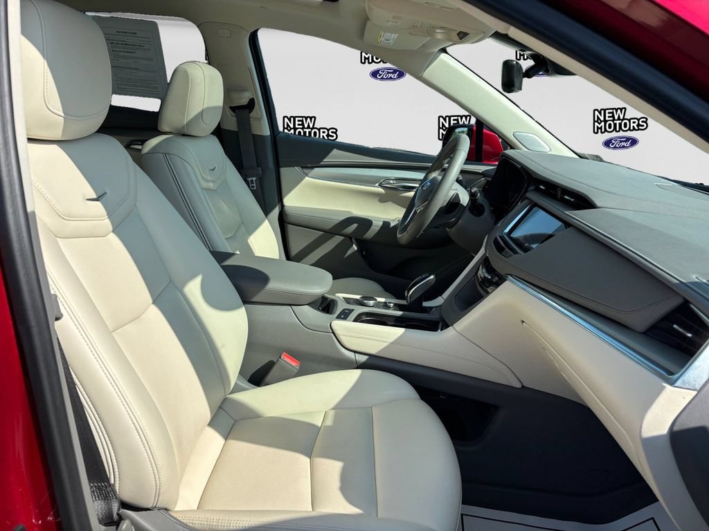 Used 2022 Cadillac XT5 Premium Luxury w/ Technology Package AWD/4WD image 16