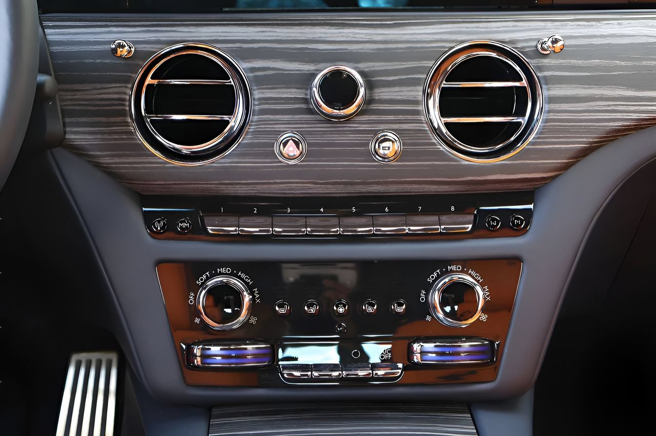 Certified 2024 Rolls-Royce Spectre w/ Leather Finishing Pack AWD/4WD image 19