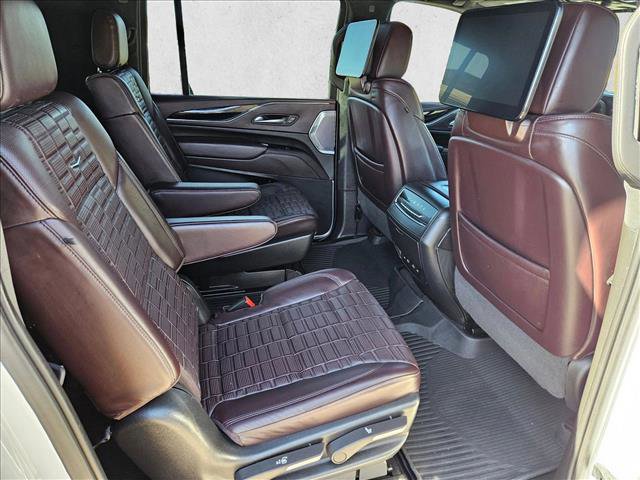 Used 2023 Cadillac Escalade ESV Sport Platinum w/ LPO, ONYX Package image 22