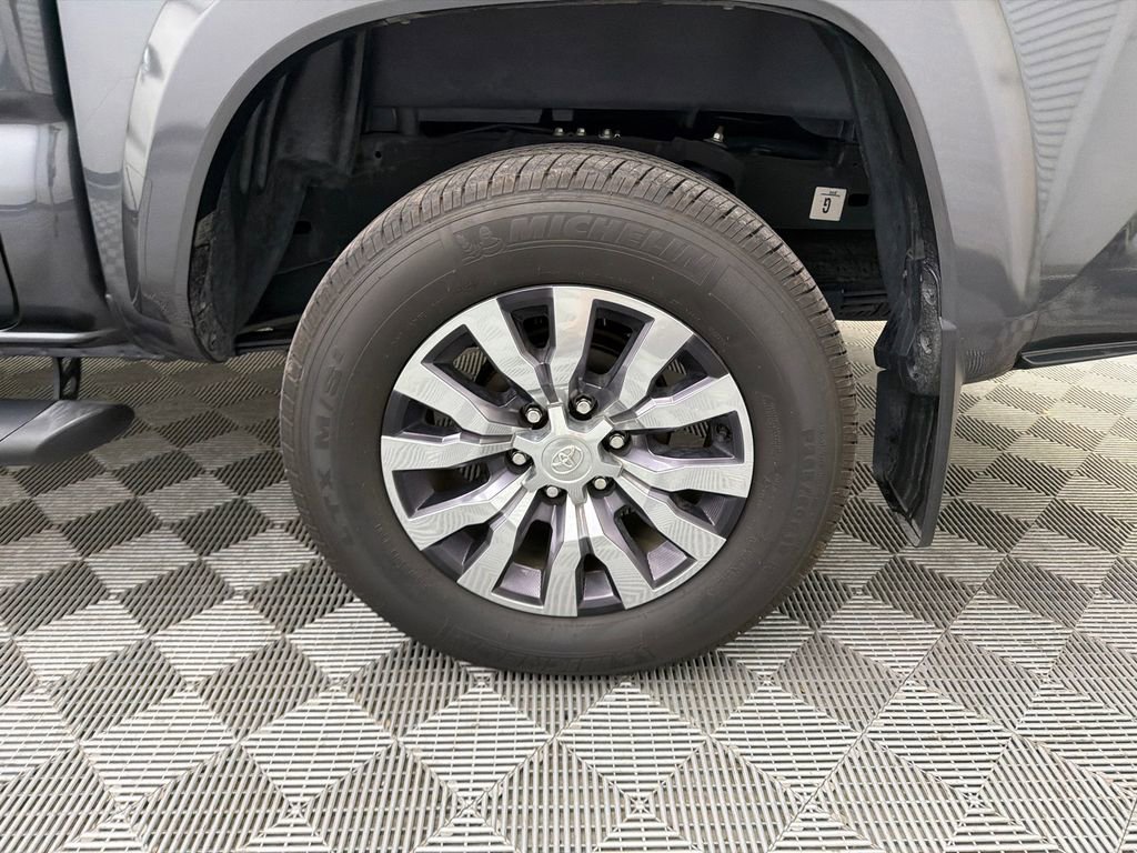 Used 2022 Toyota Tacoma Limited AWD/4WD image 20