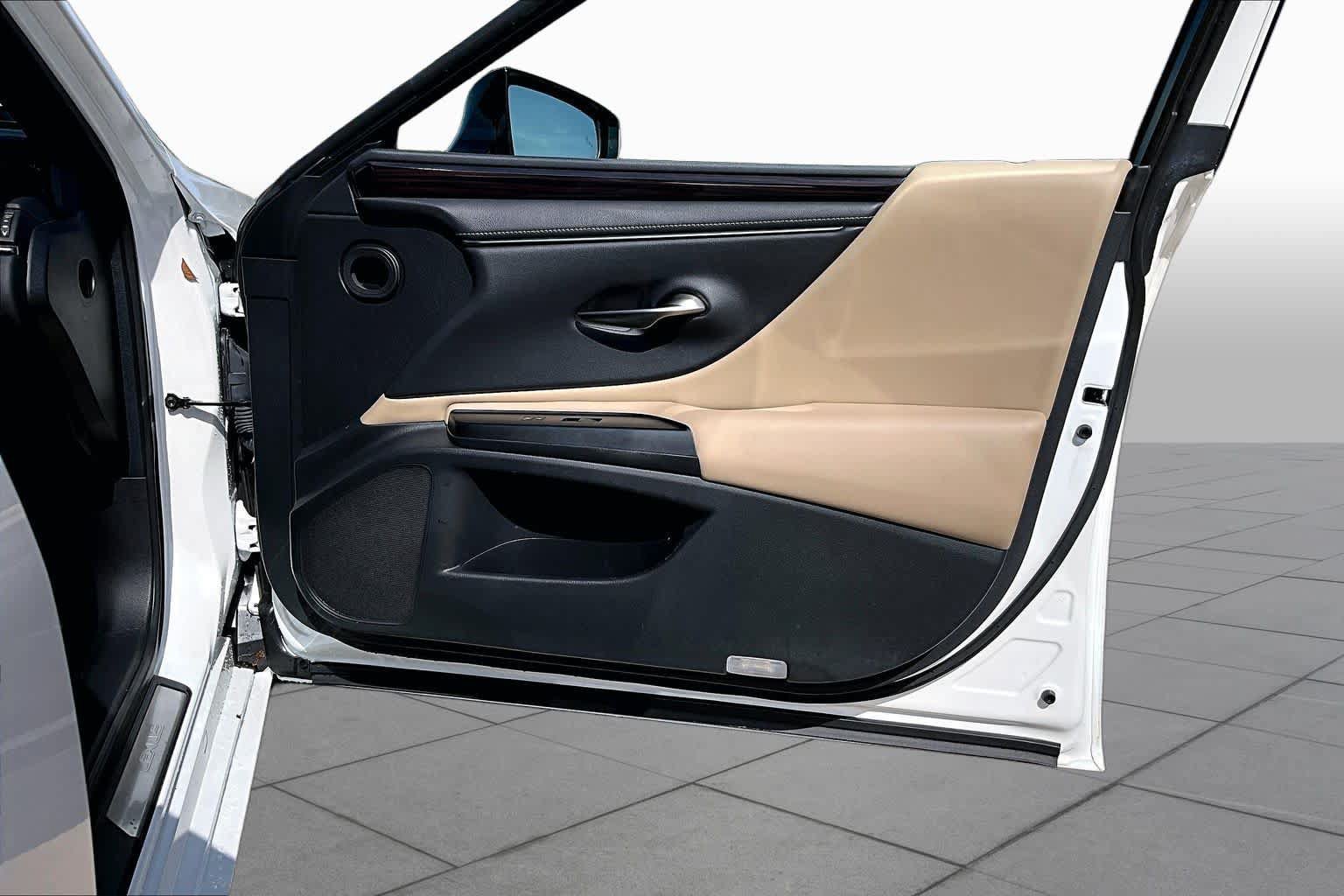 Used 2019 Lexus ES 350 w/ Premium Package FWD image 23