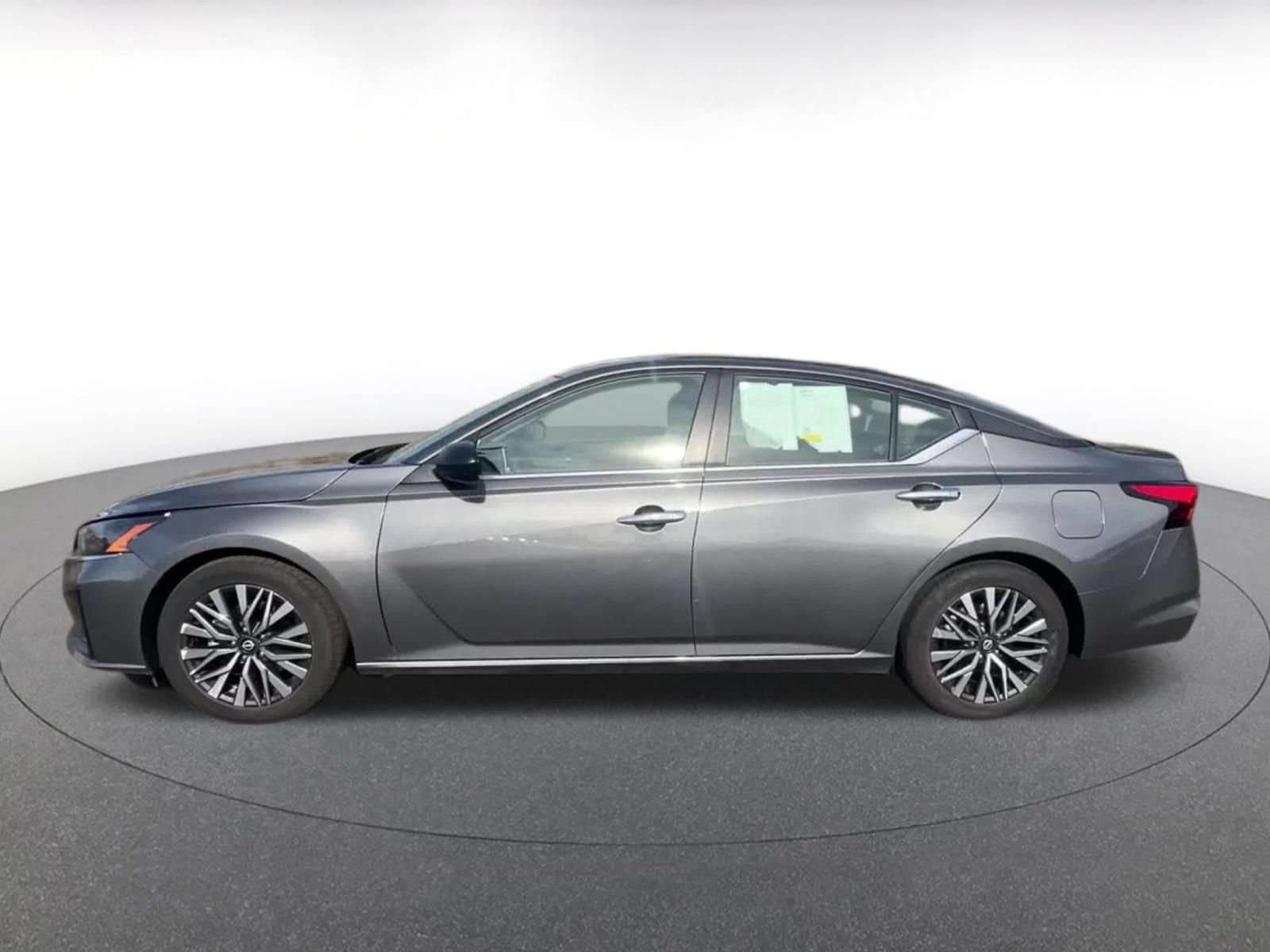 Used 2025 Nissan Altima 2.5 SV FWD image 7
