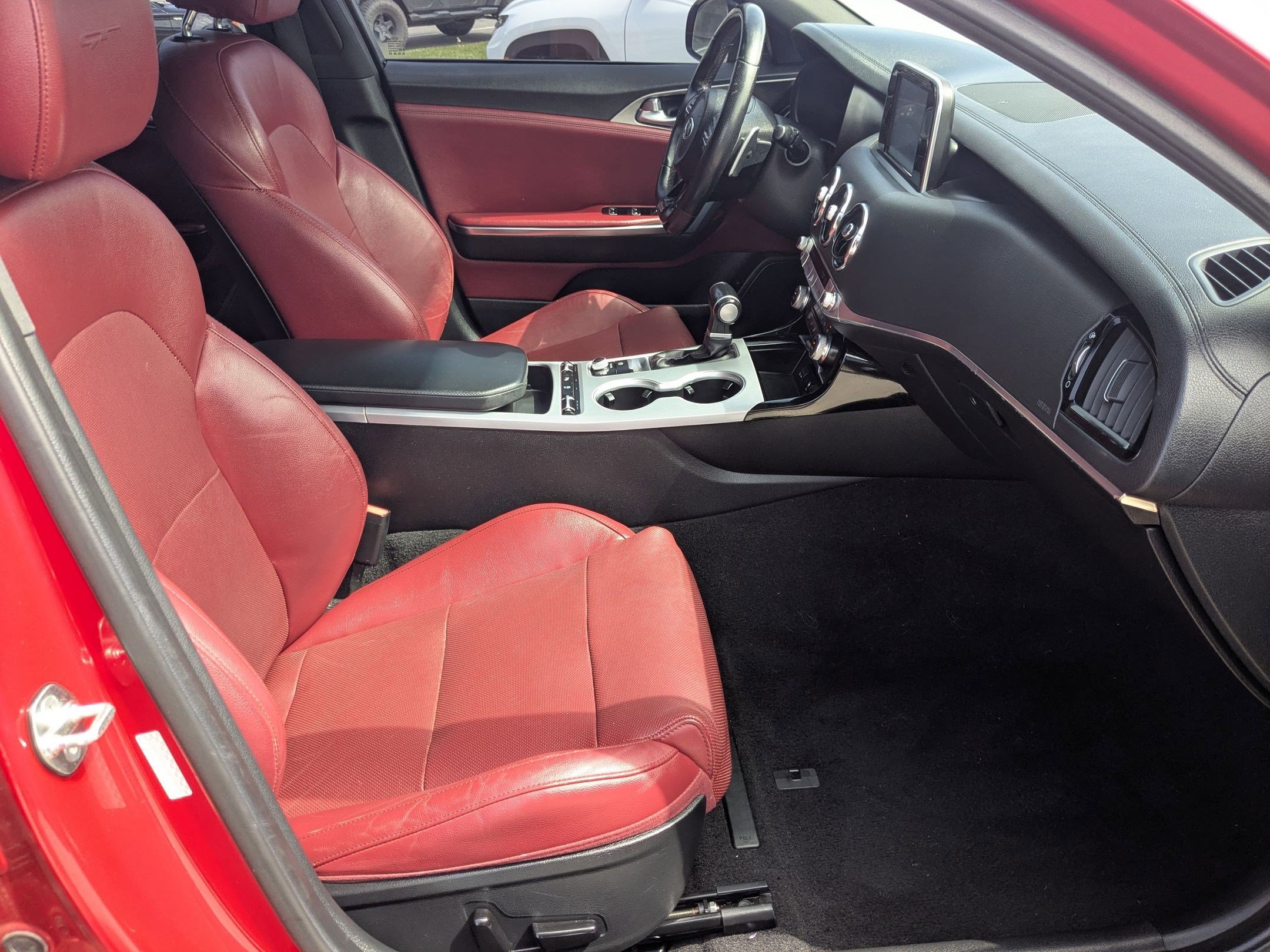 Used 2018 Kia Stinger GT image 30