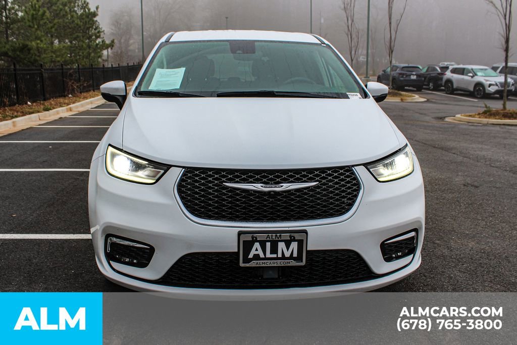 Used 2023 Chrysler Pacifica Touring-L image 10