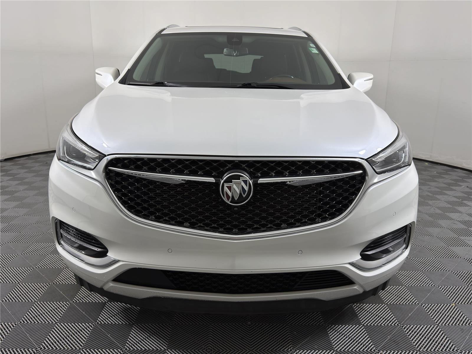 Used 2021 Buick Enclave Avenir w/ Avenir Technology Package FWD image 2