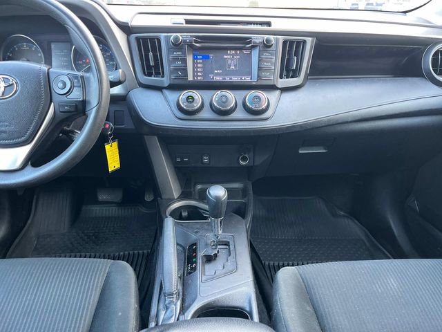 Used 2018 Toyota RAV4 LE image 18