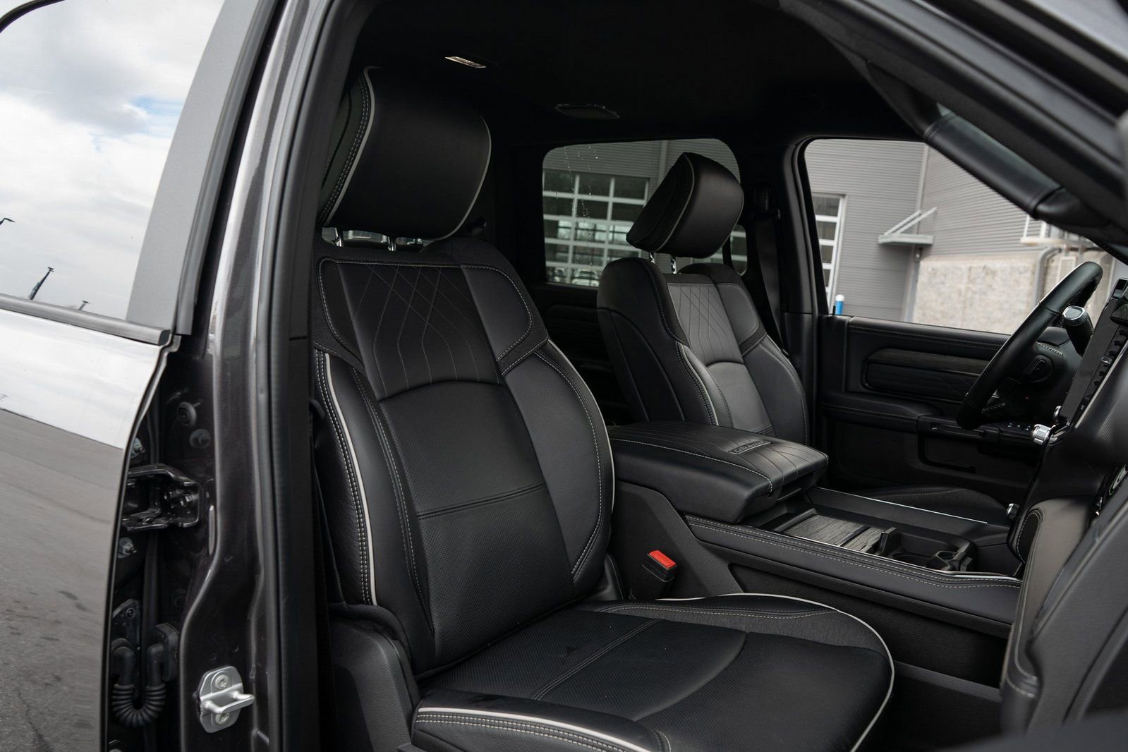 Used 2025 RAM 3500 Limited image 36