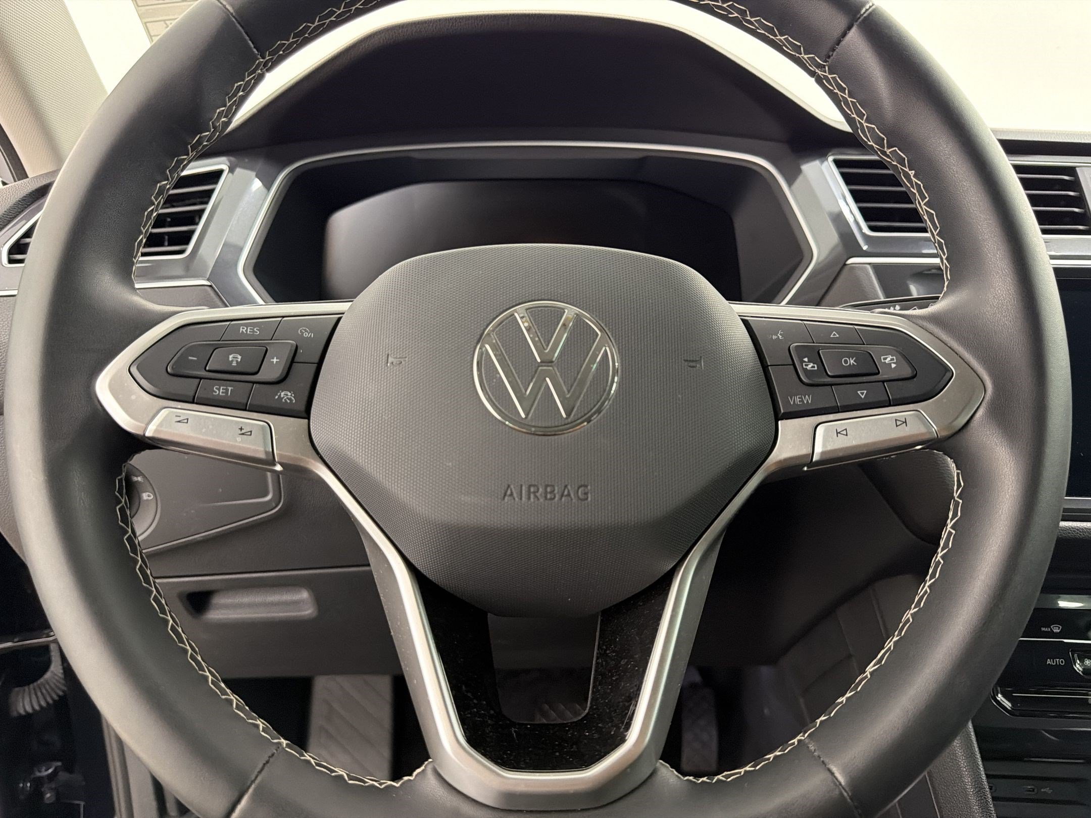 Used 2024 Volkswagen Tiguan SE FWD image 11