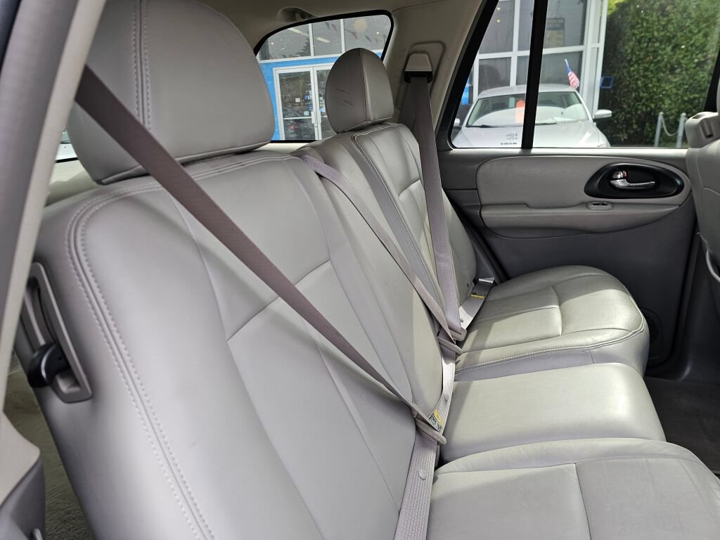 Used 2005 Chevrolet TrailBlazer LT w/ Luxury Package AWD/4WD image 16