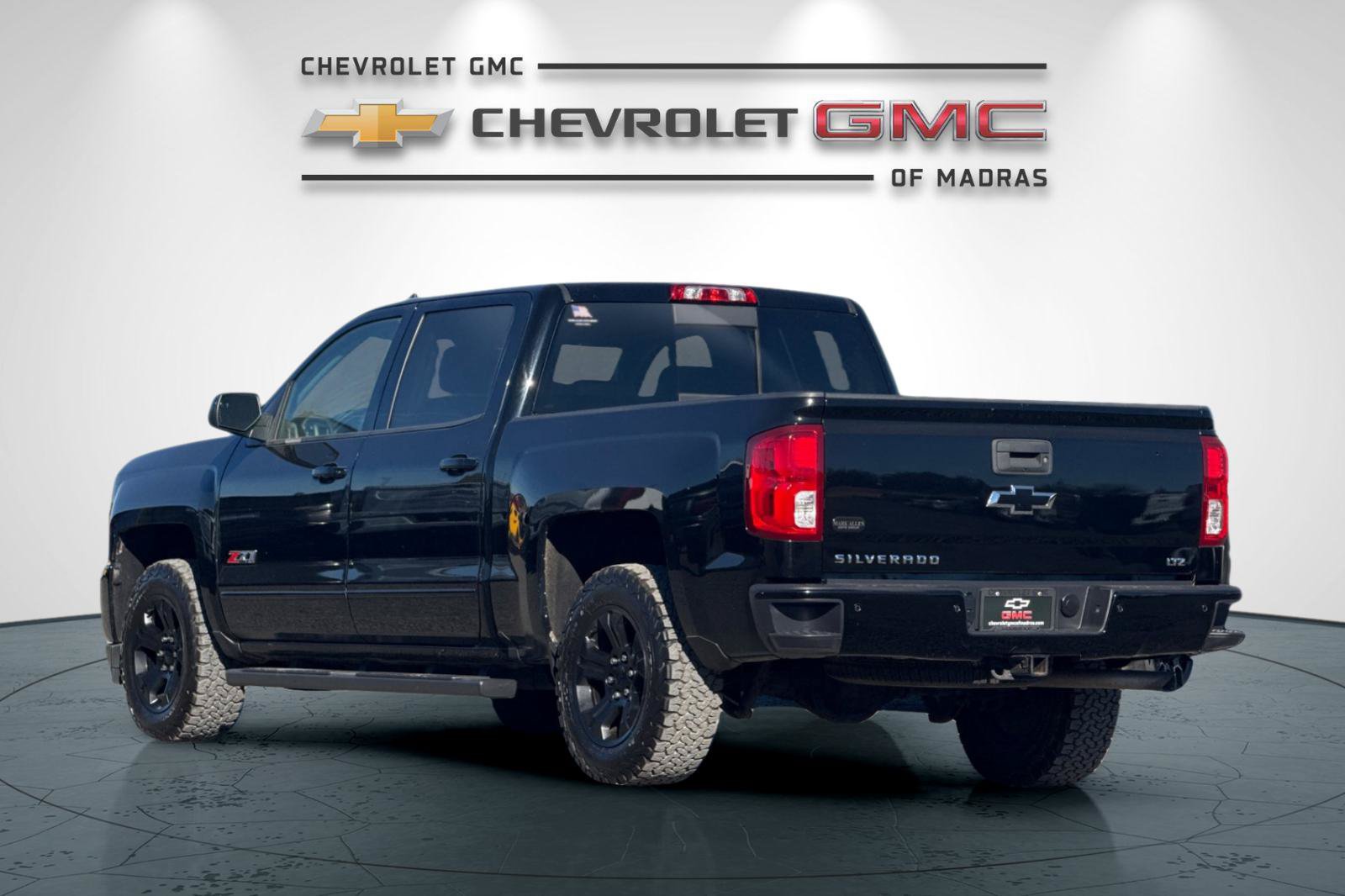 Used 2017 Chevrolet Silverado 1500 LTZ Z71 w/ Midnight Edition AWD/4WD image 5