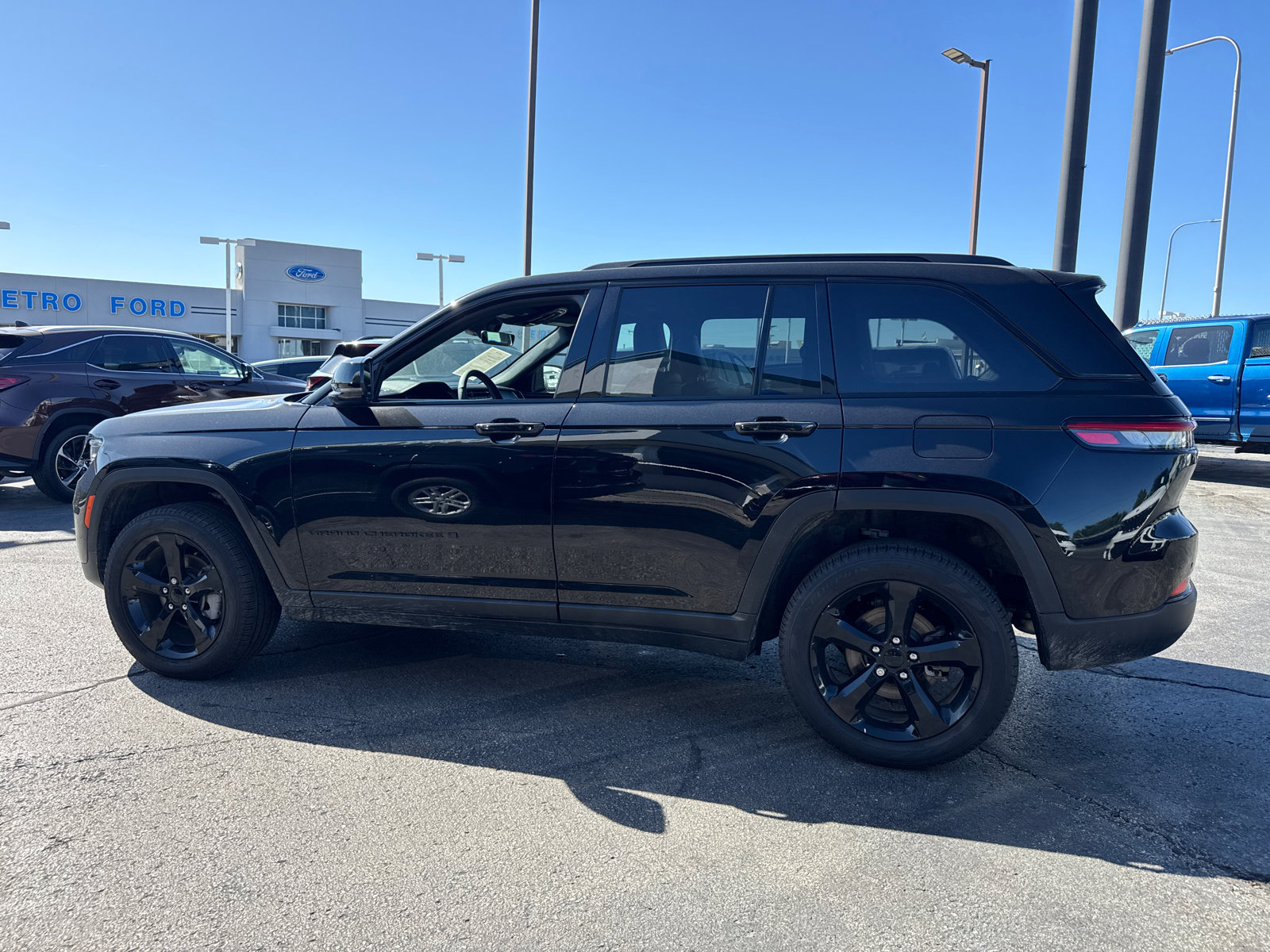 Used 2025 Jeep Grand Cherokee Limited w/ Black Appearance Package AWD/4WD image 3