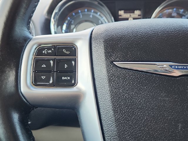 Used 2013 Chrysler Town & Country Touring FWD image 38