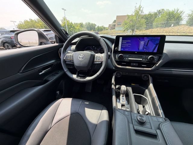 Used 2025 Toyota Grand Highlander AWD Hybrid image 18
