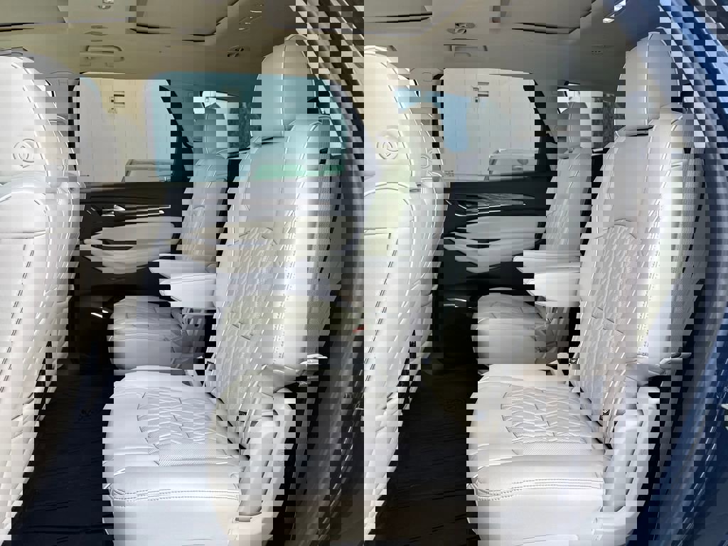 Used 2024 Buick Enclave Avenir image 36