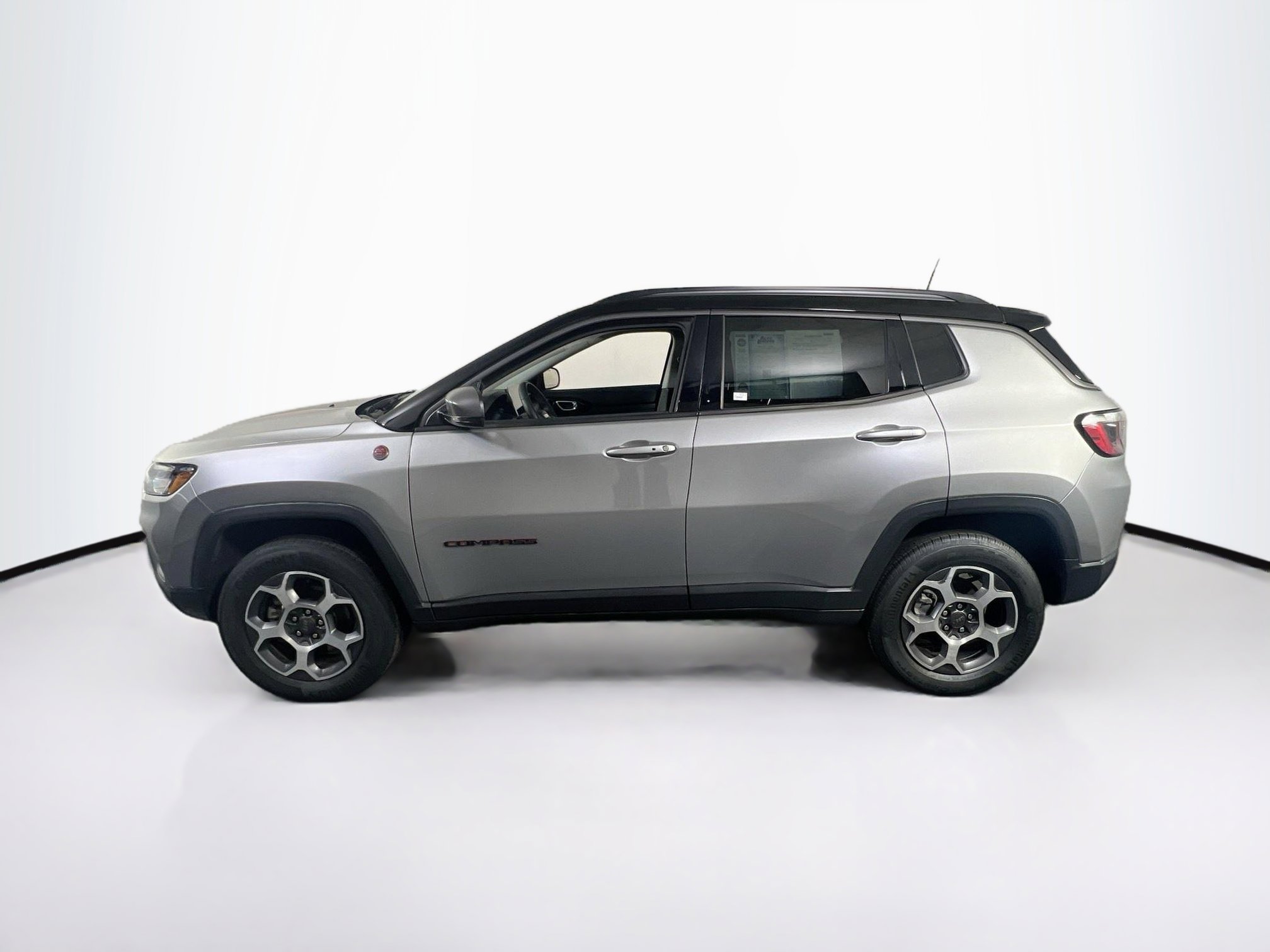 Used 2022 Jeep Compass Trailhawk image 8