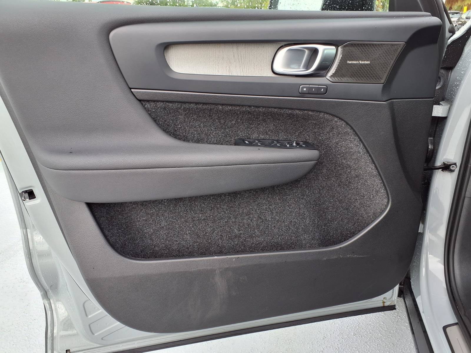Certified 2025 Volvo XC40 B5 Ultra AWD/4WD image 23