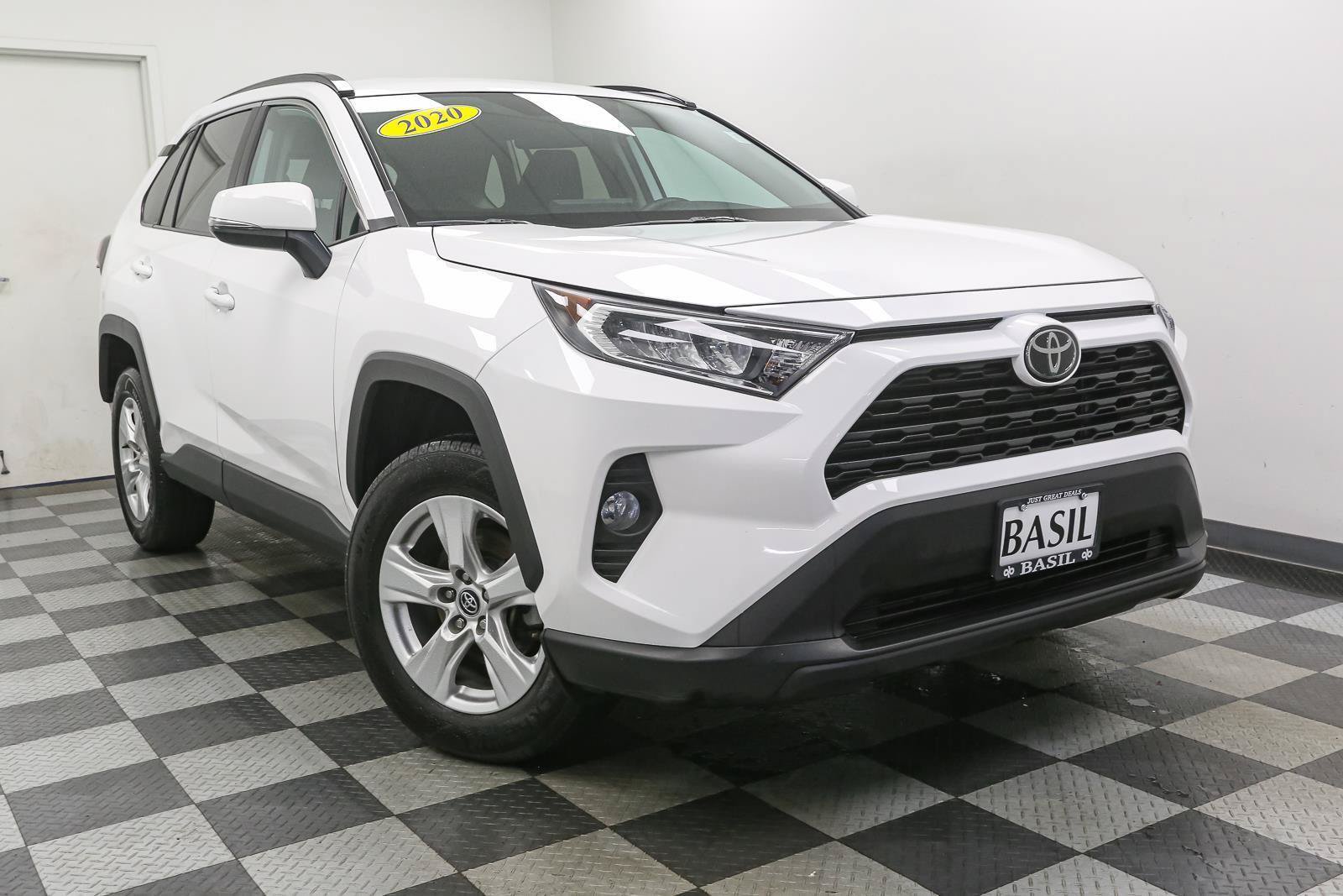 Used 2020 Toyota RAV4 XLE AWD/4WD image 2