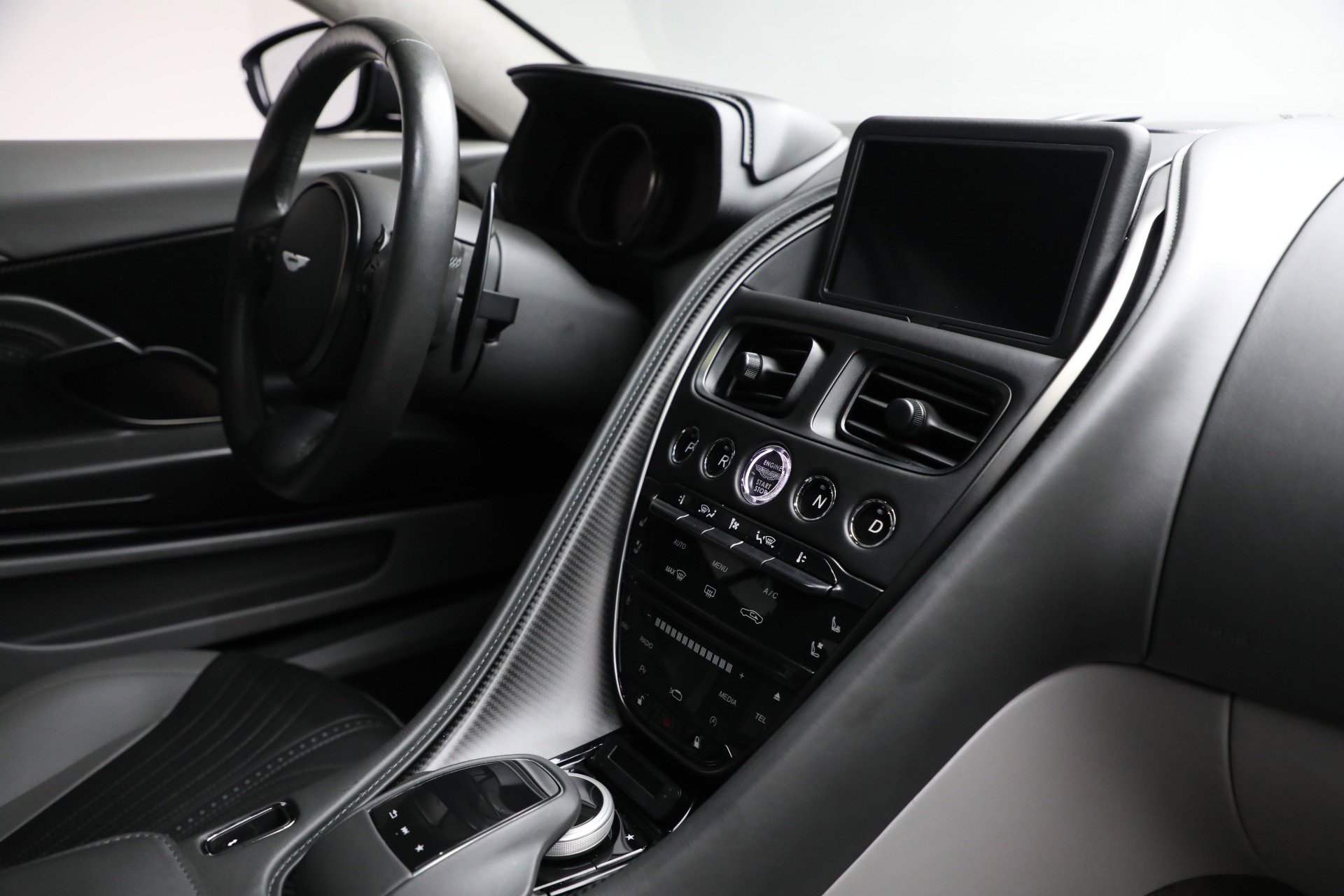 Used 2019 Aston Martin DB11 V8 image 24