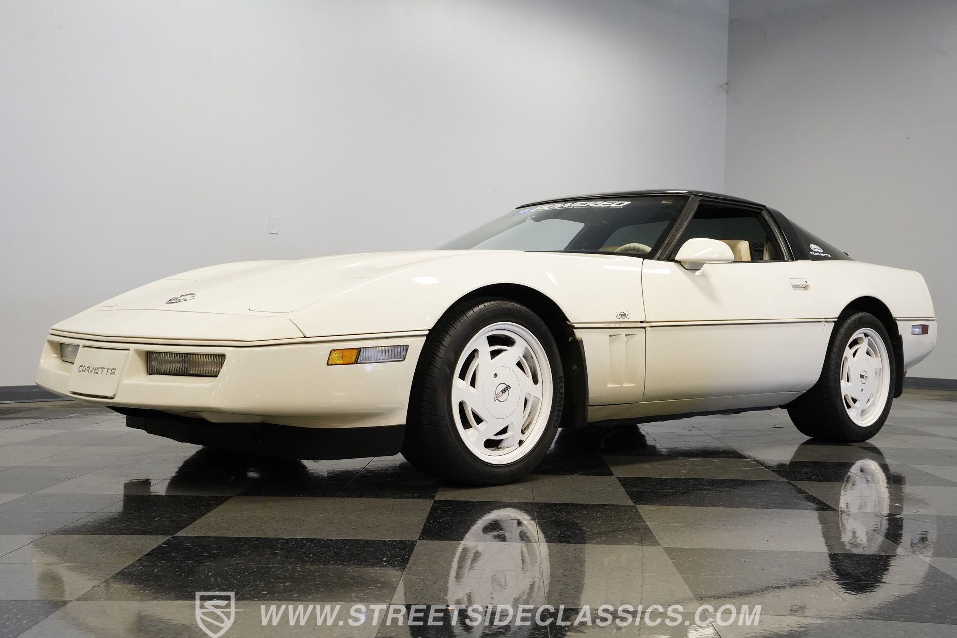 Used 1988 Chevrolet Corvette Coupe RWD image 22