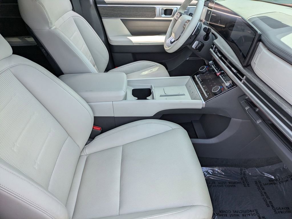 Used 2025 Hyundai Santa Fe Limited image 32