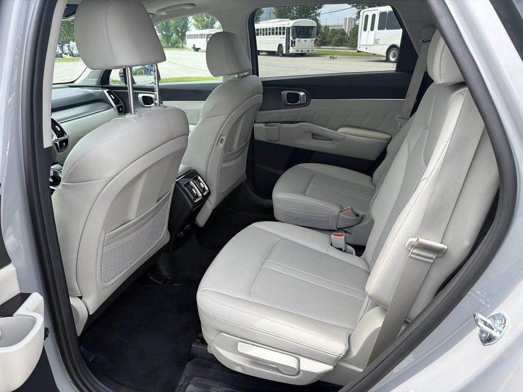 Used 2023 Kia Sorento SX AWD/4WD image 24