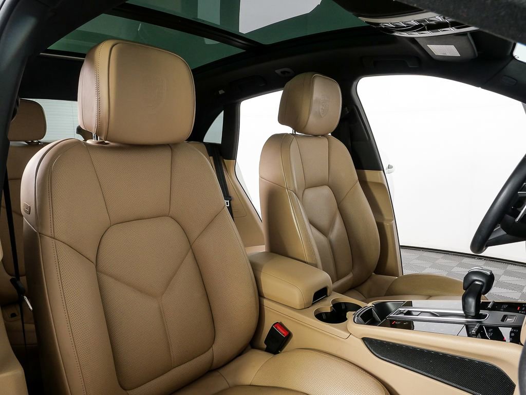 Certified 2022 Porsche Macan S AWD/4WD image 24