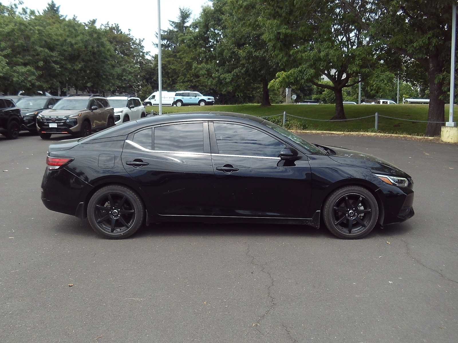 Used 2020 Nissan Sentra SV w/ SV Premium Package FWD image 6