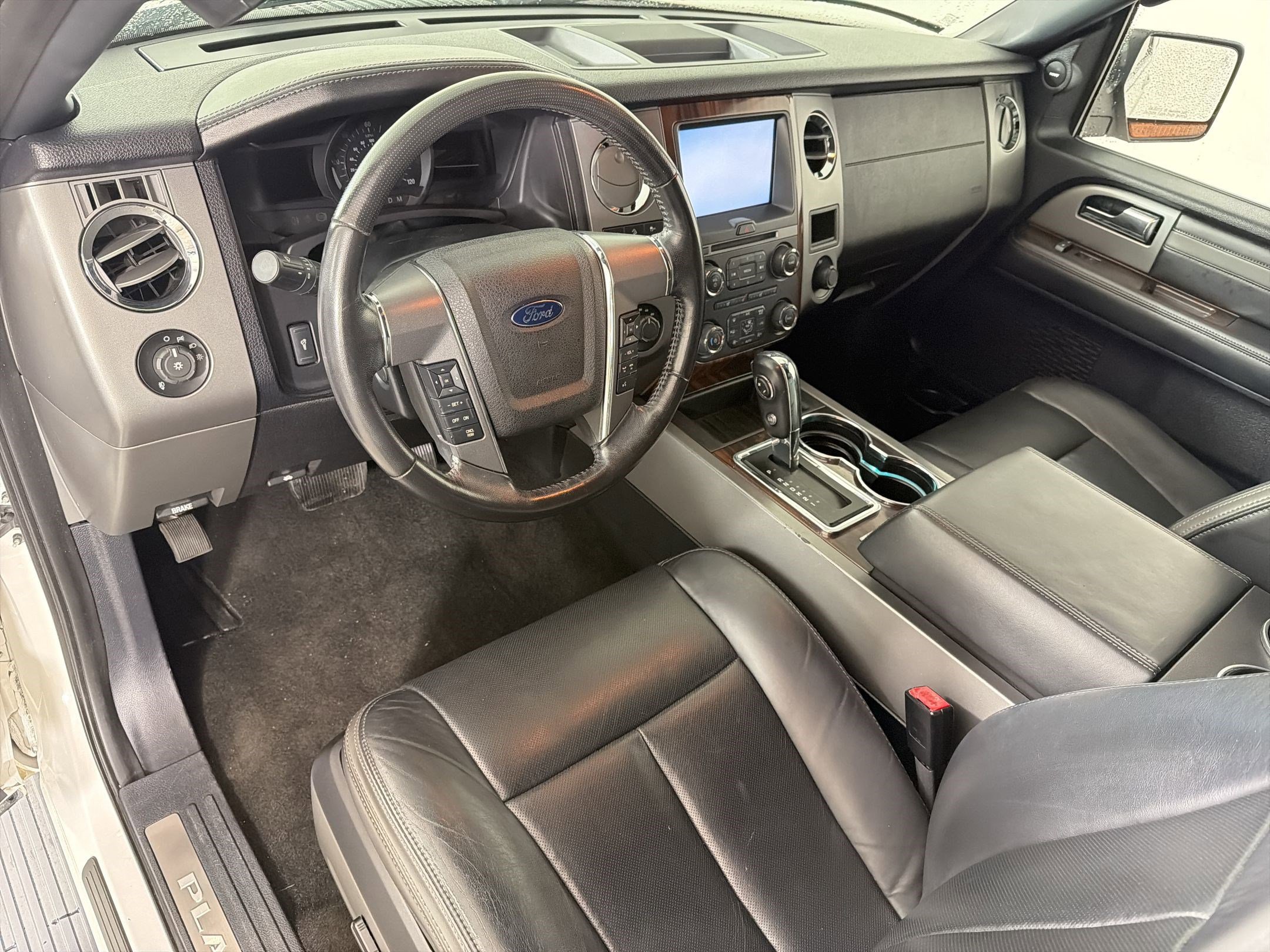 Used 2015 Ford Expedition Platinum image 4