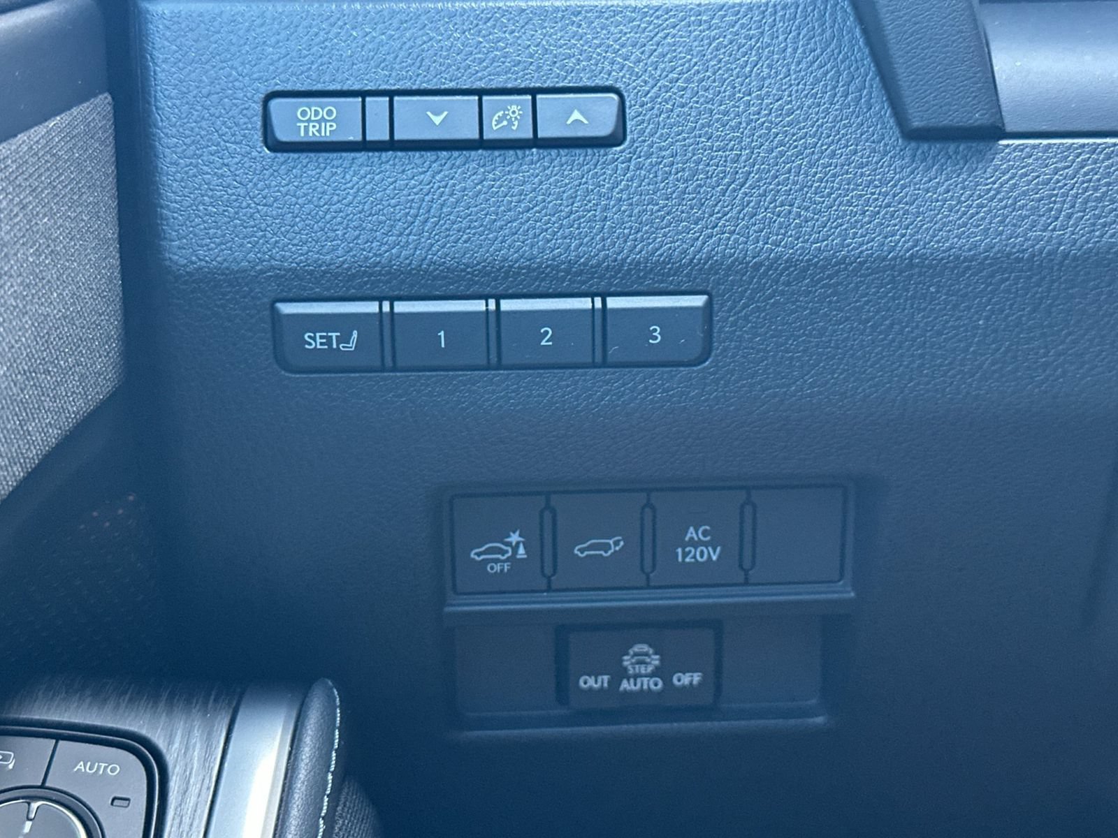 Used 2025 Lexus GX 550 w/ Accessory Package (31) AWD/4WD image 30
