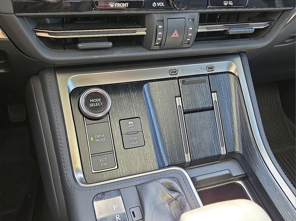 Used 2024 Lexus GX 550 w/ Accessory Package (Z1) image 31