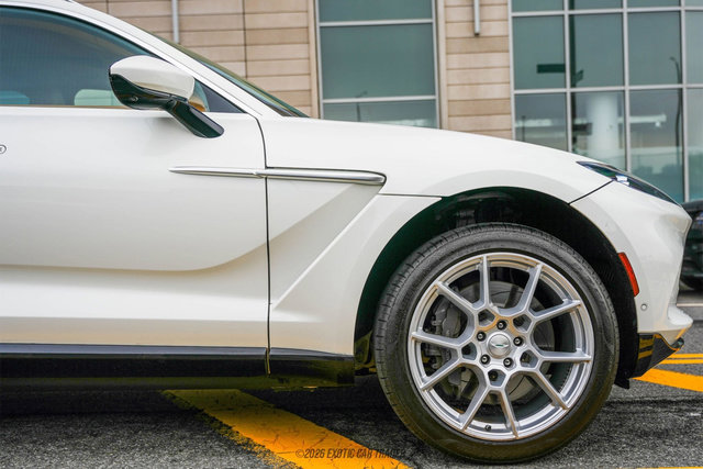 Used 2021 Aston Martin DBX image 11