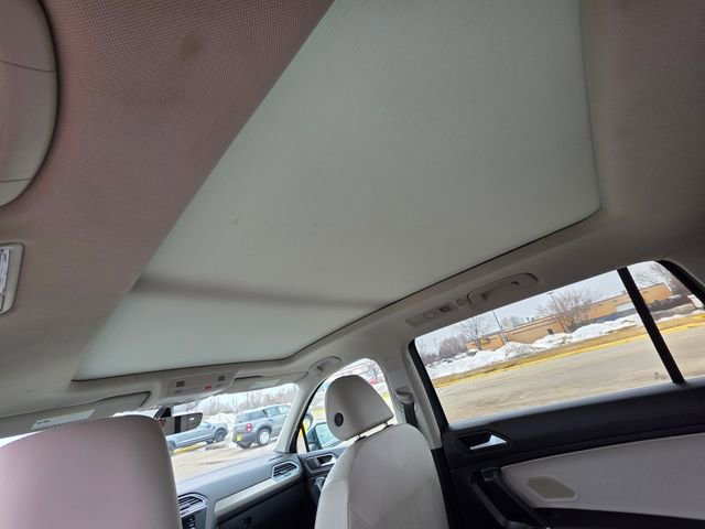 Used 2020 Volkswagen Tiguan SE w/ Panoramic Sunroof Package image 15