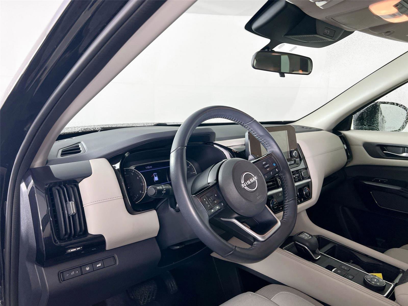 Used 2022 Nissan Pathfinder SV w/ SV Premium Package image 10