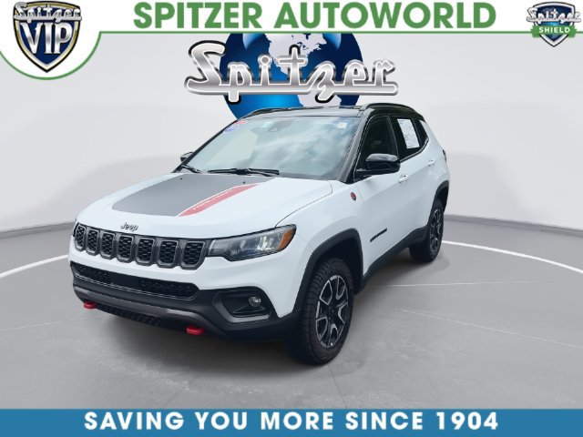 Used 2025 Jeep Compass Trailhawk w/ Trailer Tow Group AWD/4WD image 7
