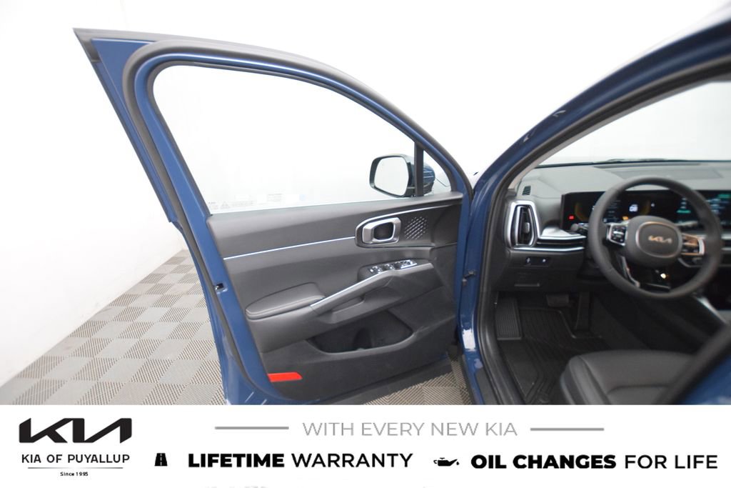 New 2025 Kia Sorento S image 9