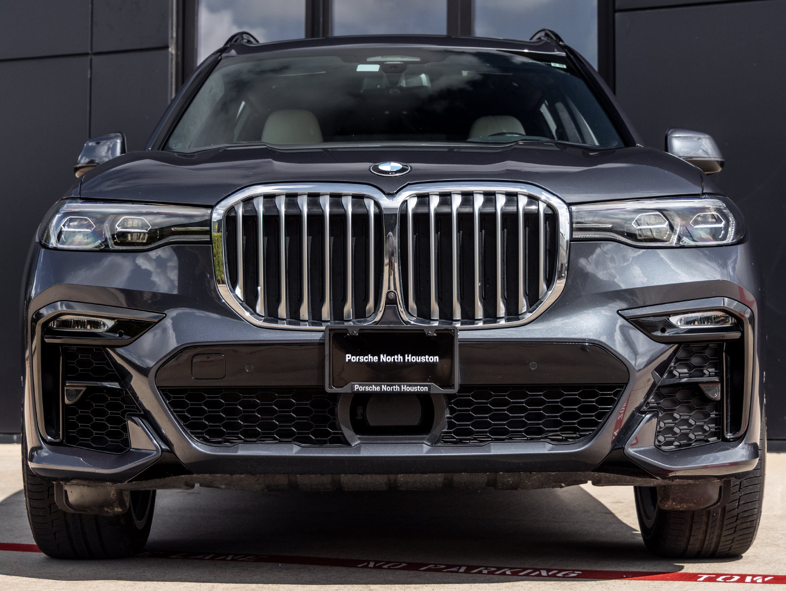 Used 2020 BMW X7 xDrive40i w/ M Sport Package AWD/4WD image 4