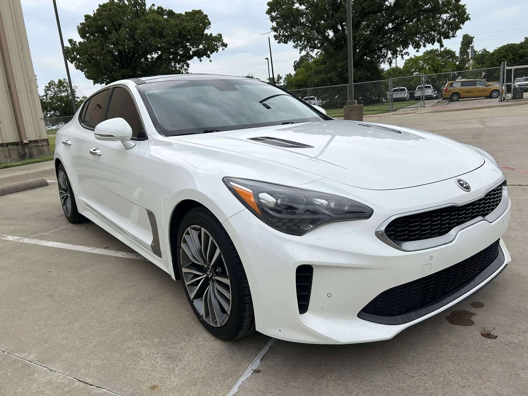 Used 2018 Kia Stinger Premium image 3