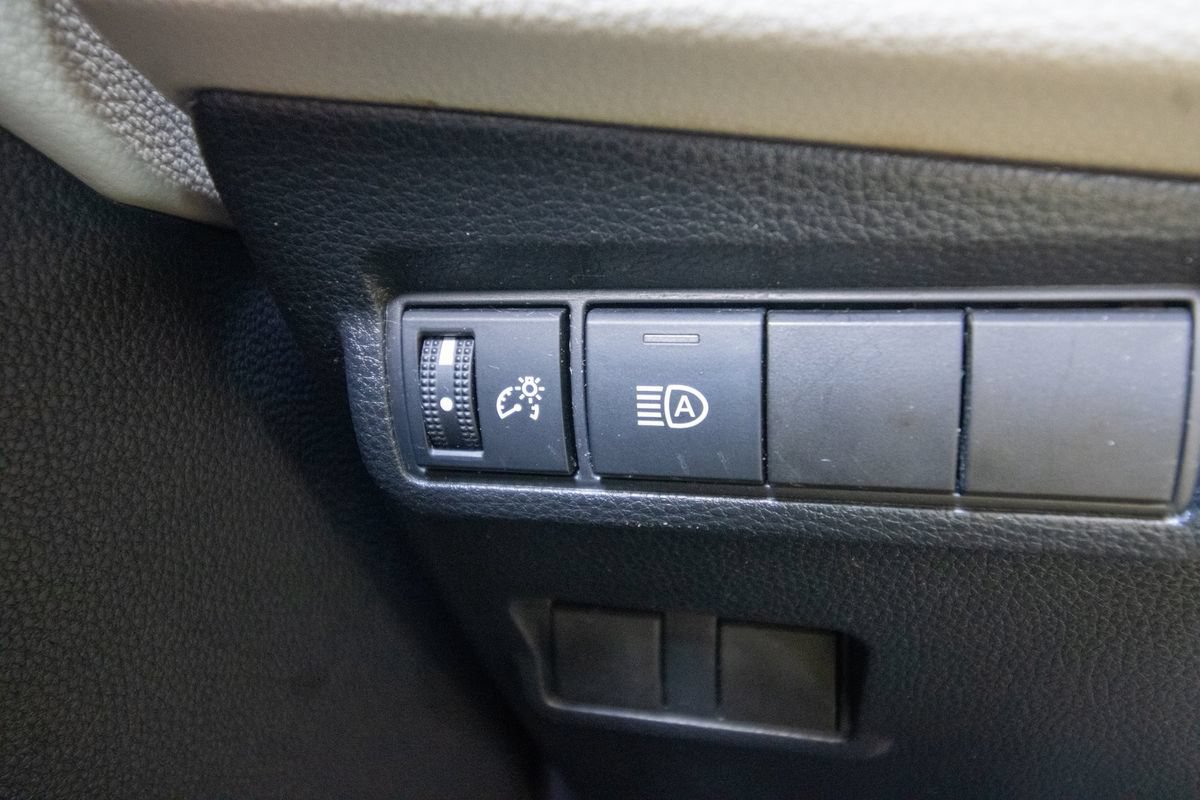 Used 2022 Toyota Corolla Cross L FWD image 33